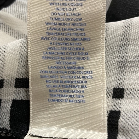 Rue21 black and white blouse size M NWT - Picture 10 of 11